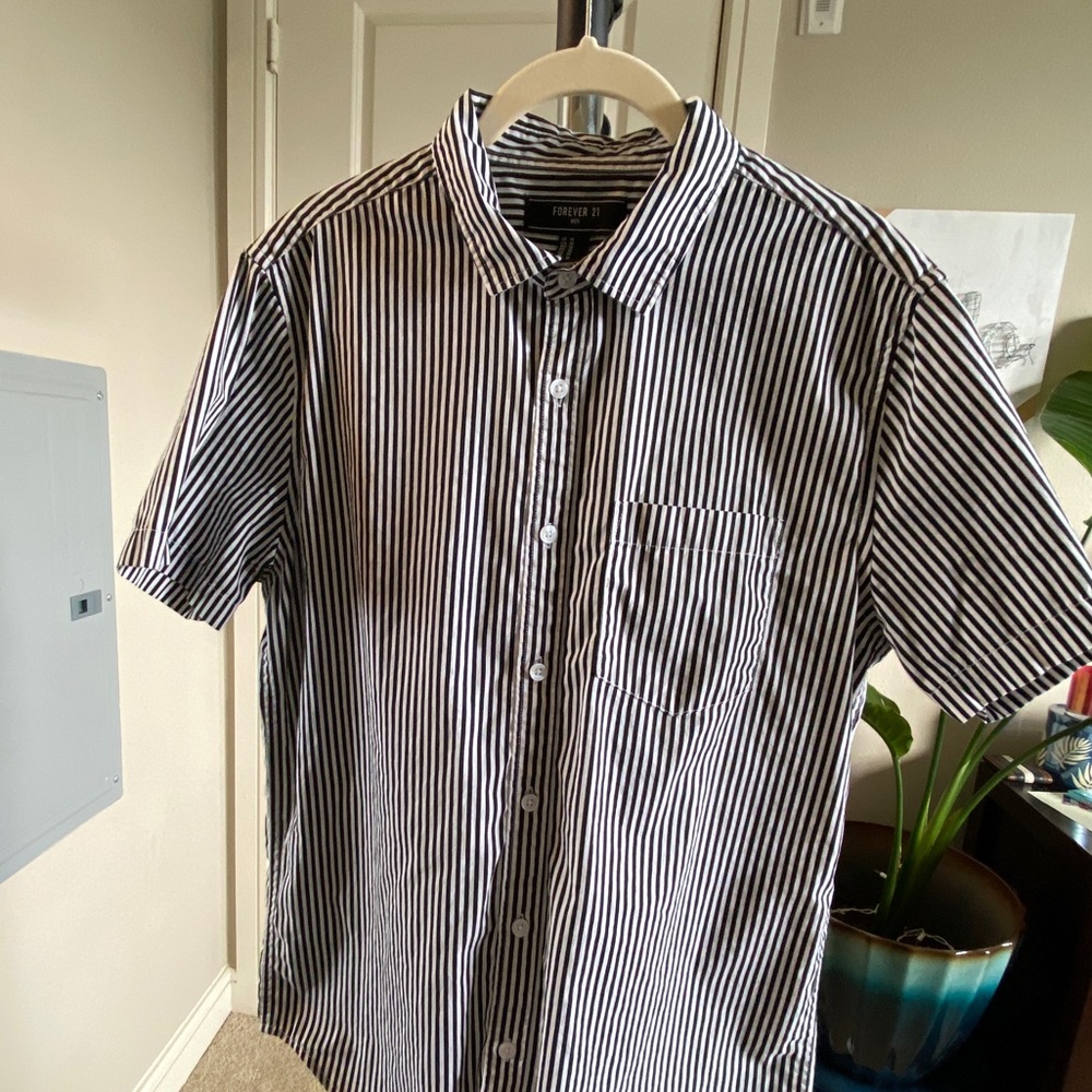 Forever 21 Short Sleeve Woven (M)